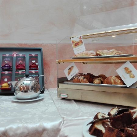 ואראצה Hotel Ideale מראה חיצוני תמונה