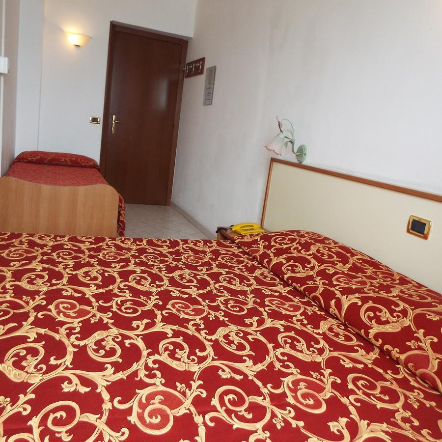 ואראצה Hotel Ideale מראה חיצוני תמונה