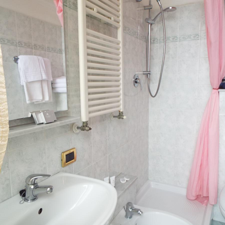 ואראצה Hotel Ideale מראה חיצוני תמונה
