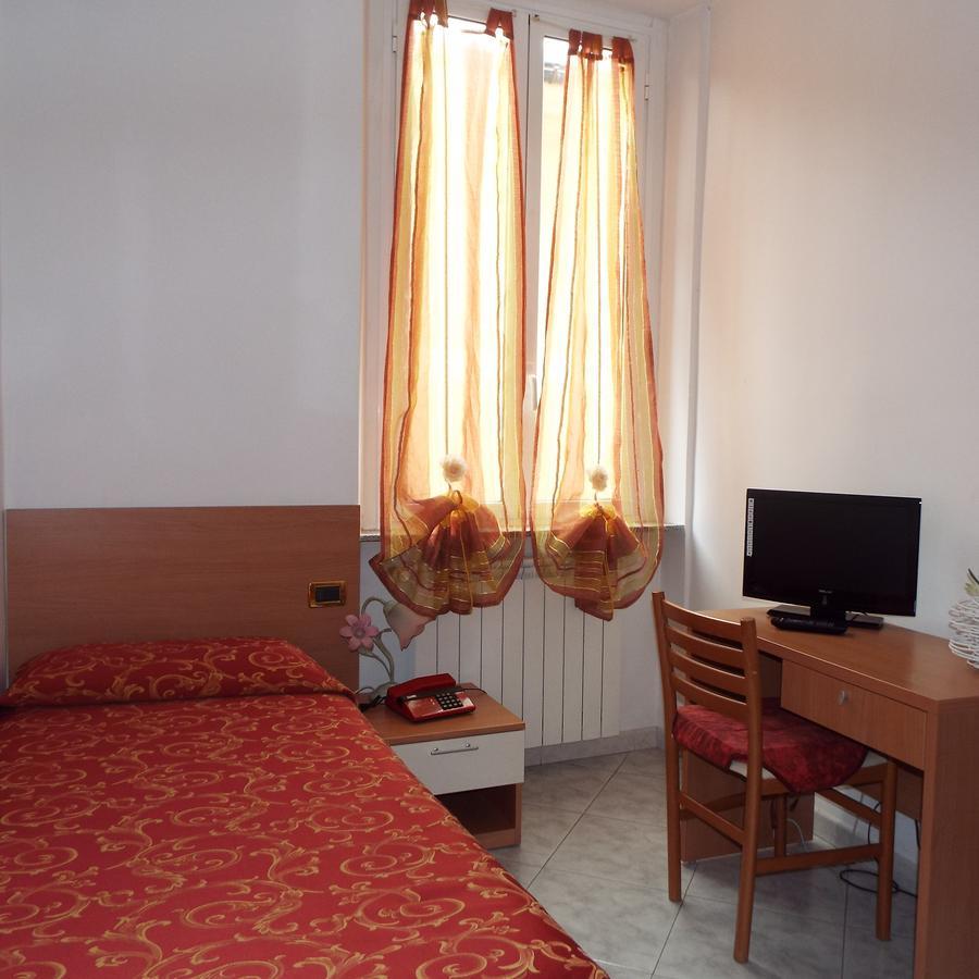 ואראצה Hotel Ideale מראה חיצוני תמונה