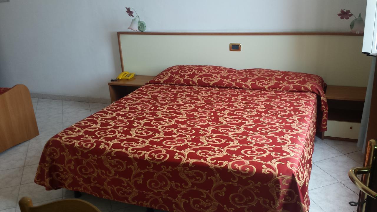 ואראצה Hotel Ideale מראה חיצוני תמונה