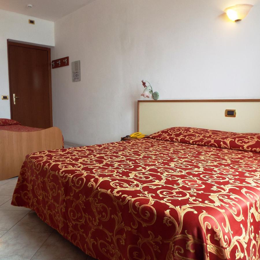 ואראצה Hotel Ideale מראה חיצוני תמונה