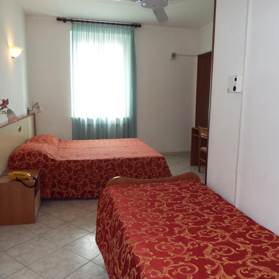 ואראצה Hotel Ideale מראה חיצוני תמונה
