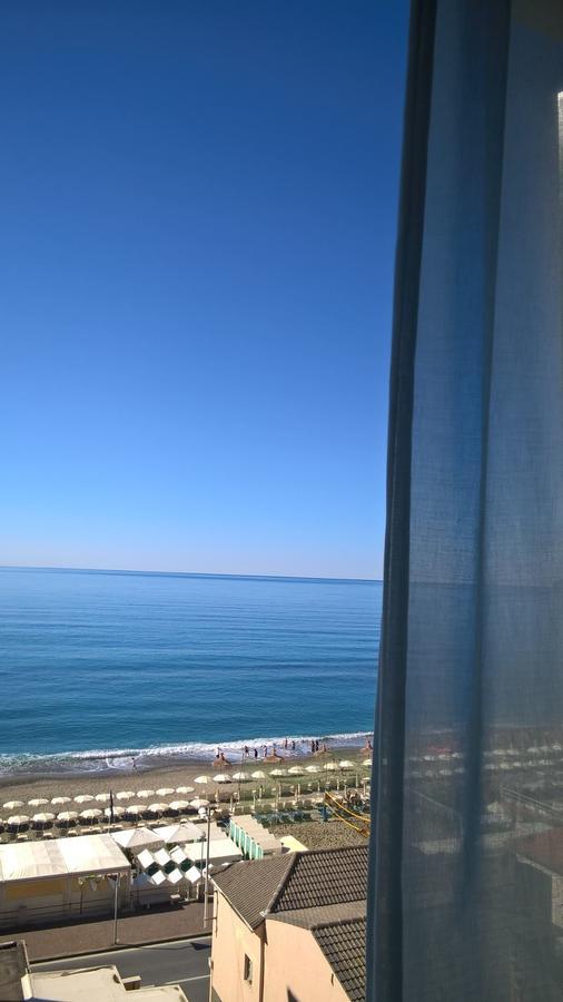 ואראצה Hotel Ideale מראה חיצוני תמונה