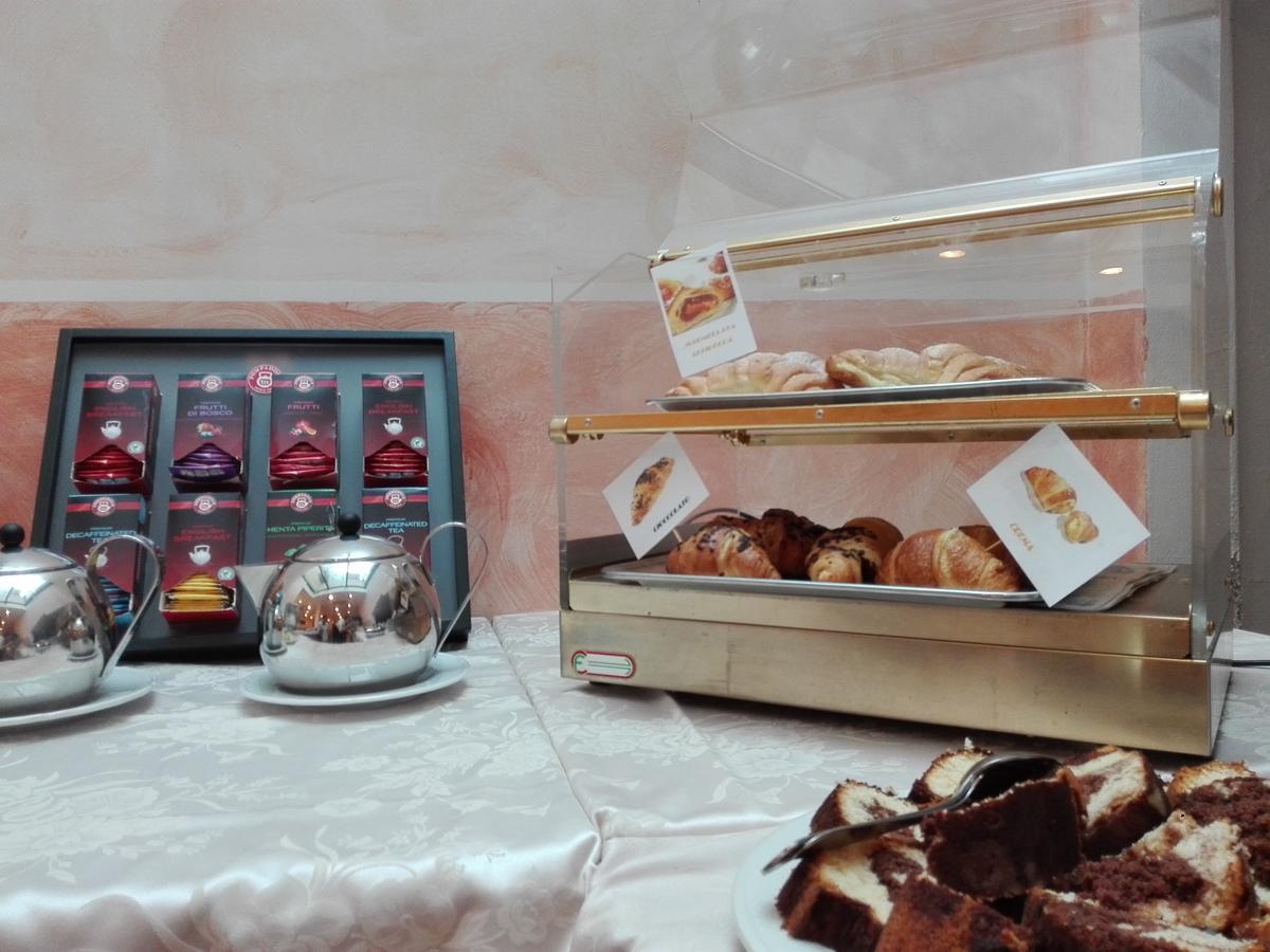 ואראצה Hotel Ideale מראה חיצוני תמונה