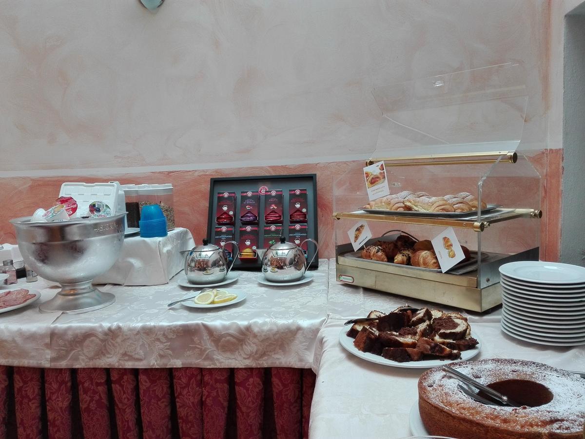 ואראצה Hotel Ideale מראה חיצוני תמונה