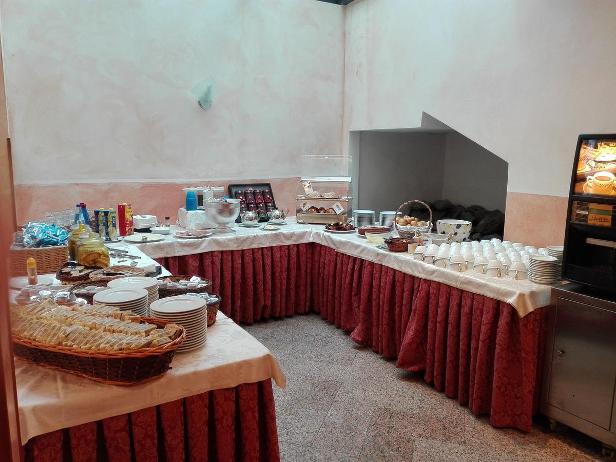 ואראצה Hotel Ideale מראה חיצוני תמונה